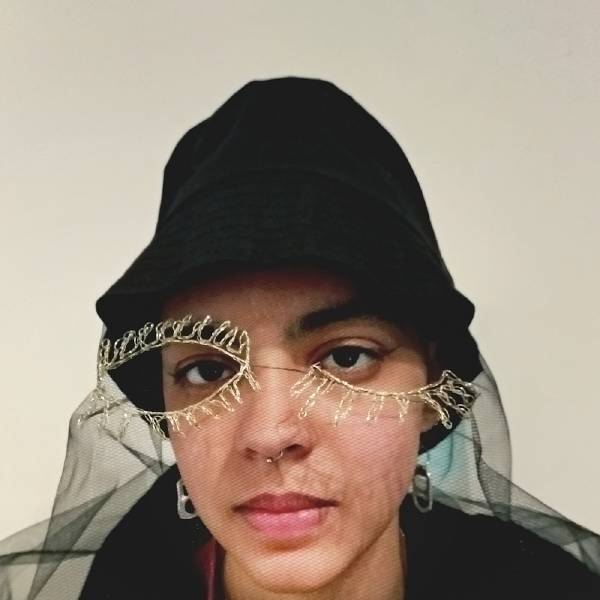  cappello con ricamo a mano lurex su tulle