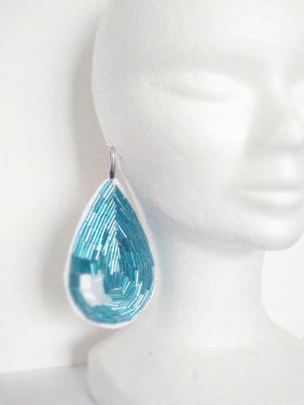  orecchini a goccia perline tubetti ricamati a mano