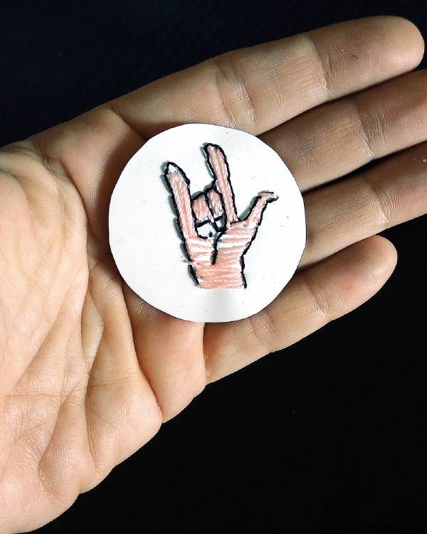  orecchini sketch ricamati a mano su plastica d