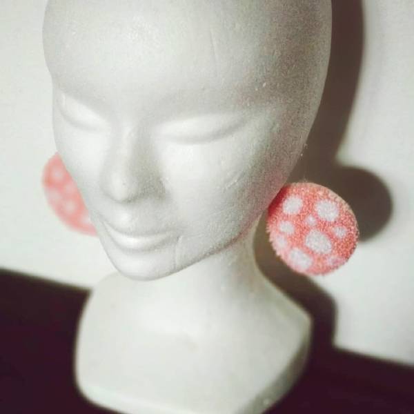  orecchini mortadella ricamati mano punchneedle