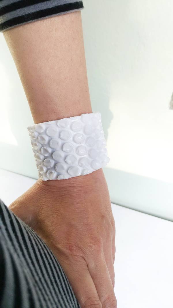  bracciale pluriball in colla a caldo bianca