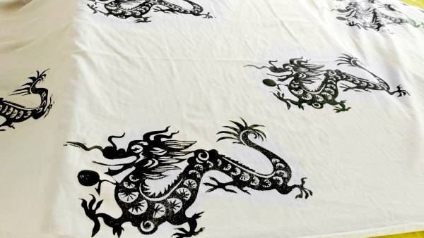  drago cinese stampato su tessuto con linoleum