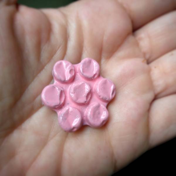  orecchino fiore di pluriball in colla a caldo smaltata