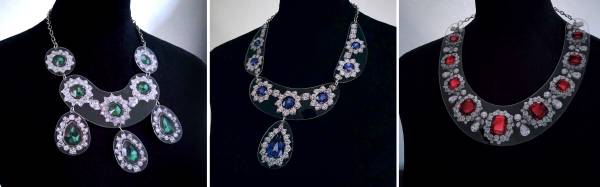  collane stampate su plexiglas diamanti pietre preziose 3a