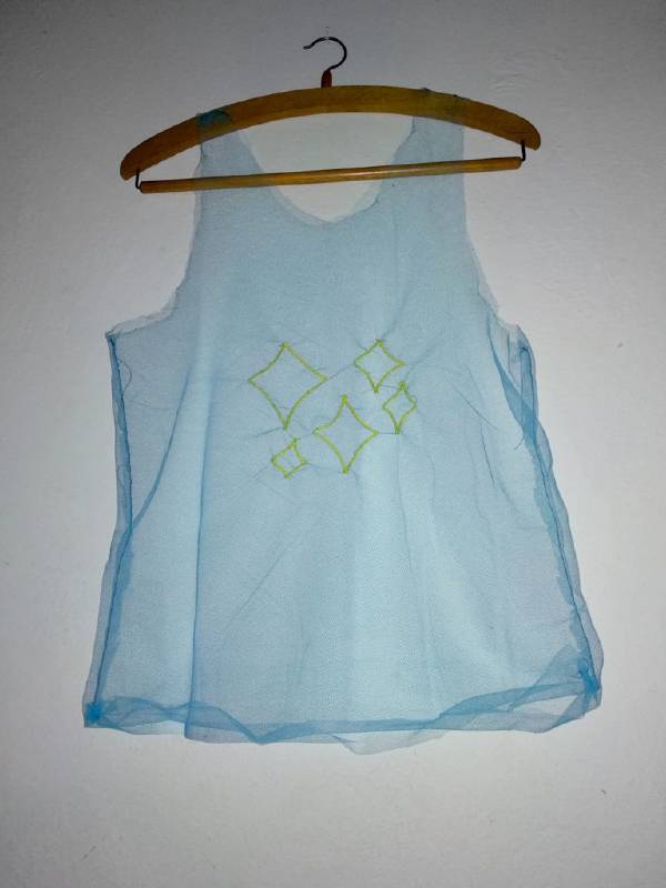  canottiera tulle azzurro ricamata a mano 768x1024