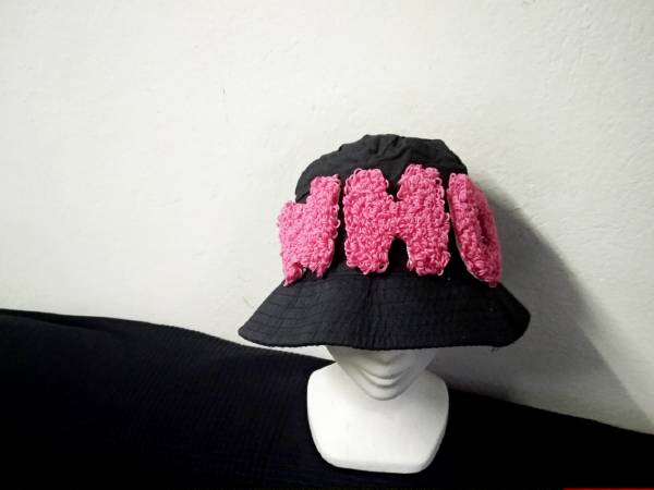  cappello lettere who ricamate a mano punchneedle