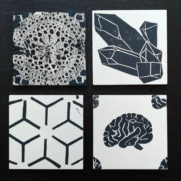  sottobicchieri stampati con linoleum 4